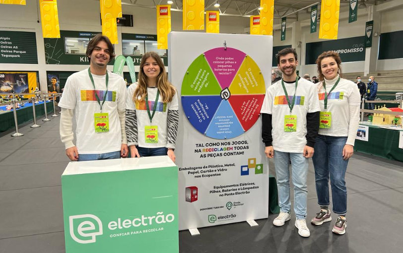 O Electrão esteve presente no Oeiras Brincka 2022,  o maior evento nacional de construções LEGO®, para sensibilizar os mais novos para a reciclagem